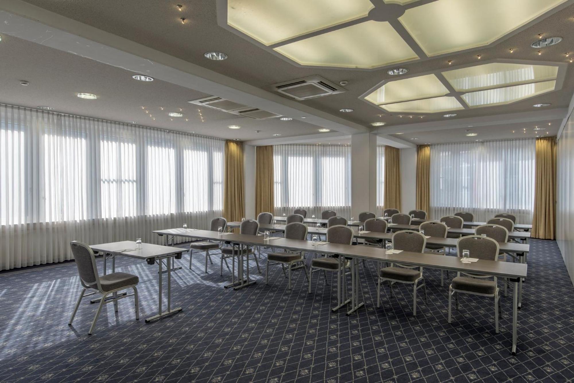 Holiday Inn Munich Unterhaching By Ihg Ngoại thất bức ảnh