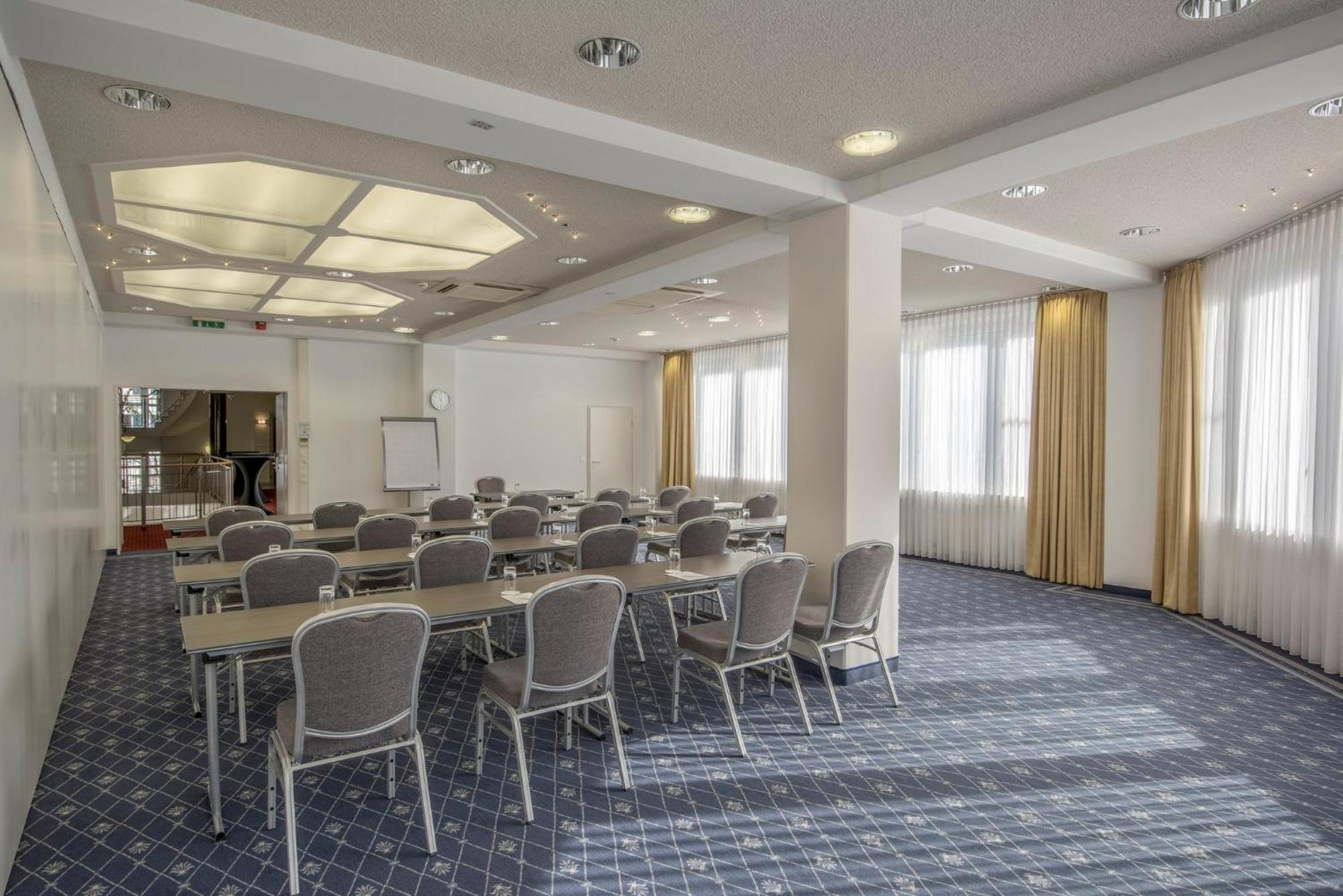Holiday Inn Munich Unterhaching By Ihg Ngoại thất bức ảnh